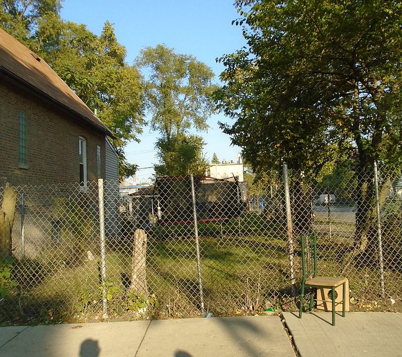 2nd image of 1001 N Avers Ave