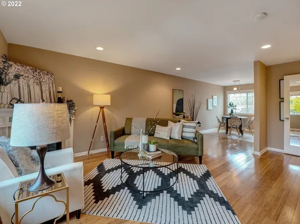 4830 SE Stark St APT 3, Portland, OR 97215
