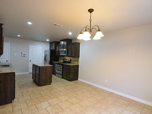 5th image of 6001 New Castle Dr