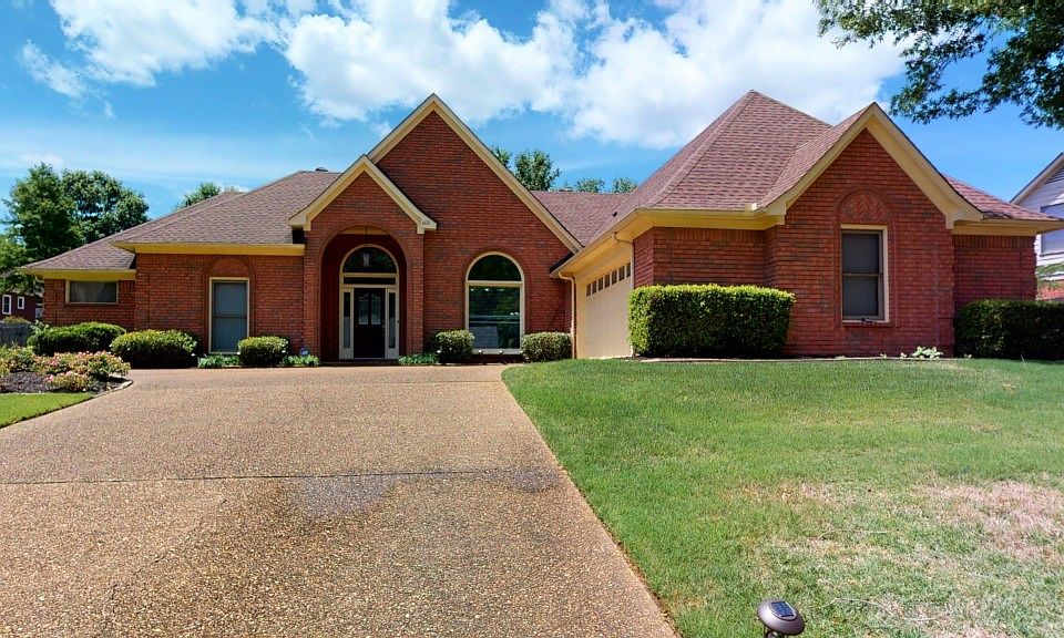 1st image of 605 Alexandria Dr