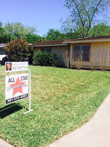 2nd image of 2803 Mistletoe Ave