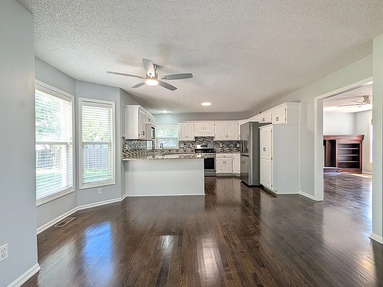 16364 S Brentwood St — Photo 6