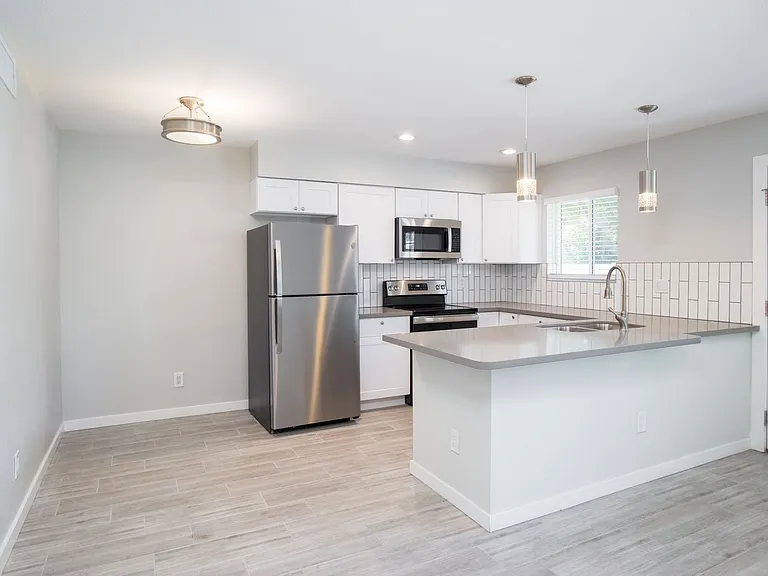 2122 W Augusta Ave #3 — Photo 50
