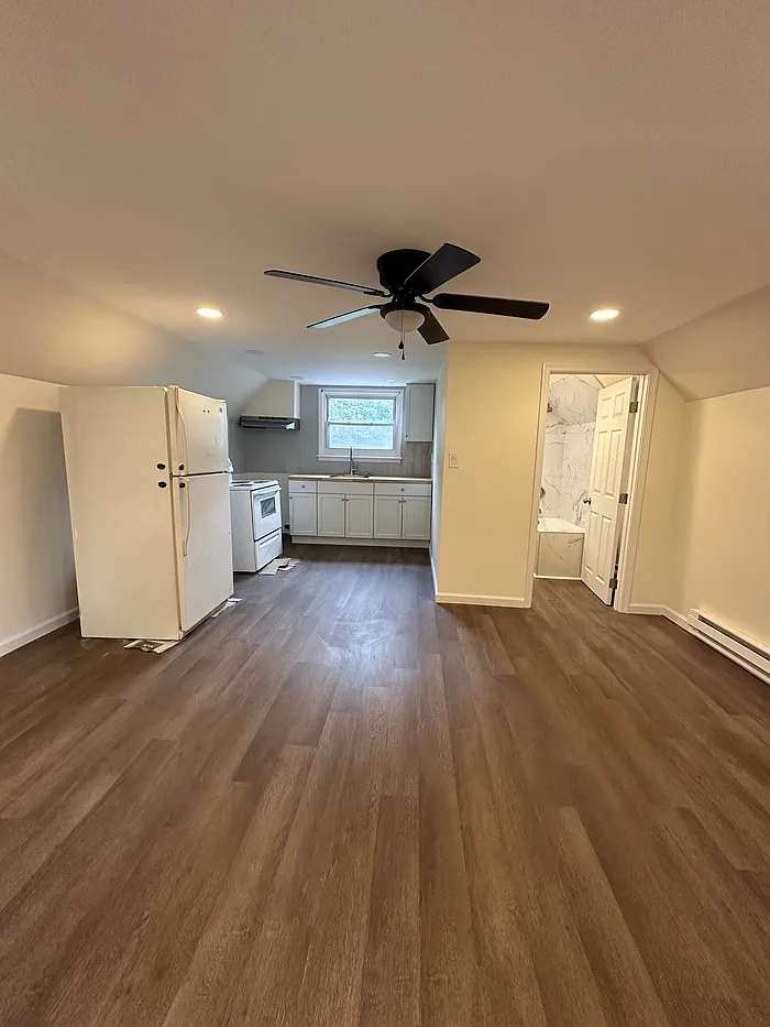 2 bed, 1.0 bath, 677 sqft, $1,800 — Photo 1