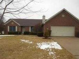 801 S Evergreen Way, Yorktown, IN 47396