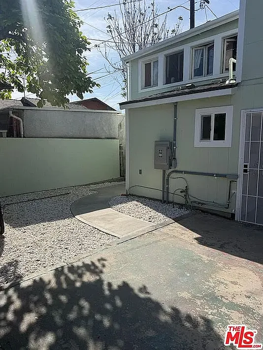 2 bed, 2340 sqft, $2,500 — Photo 1