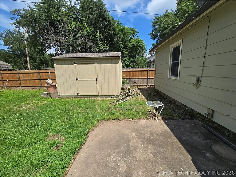 237 E 45th Pl — Photo 24