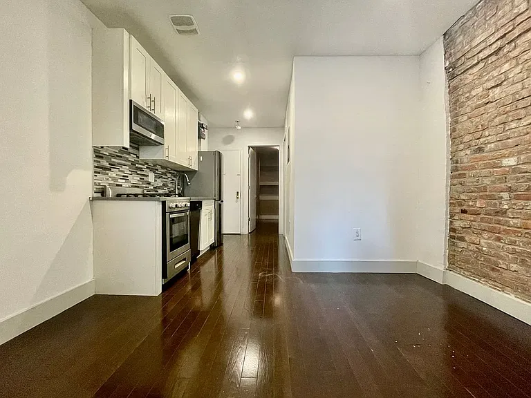 55 Spring St #11 — Photo 7