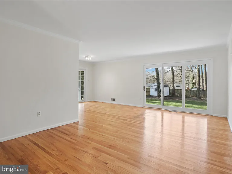 5200 Holden St — Photo 5
