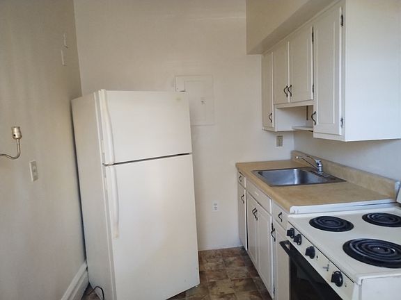 Cute galley kitchen
