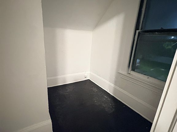 3rd image of 6808 Whitney Ave #1