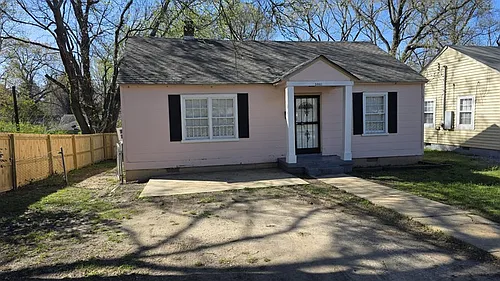 3061 Seminole Rd Photo 1