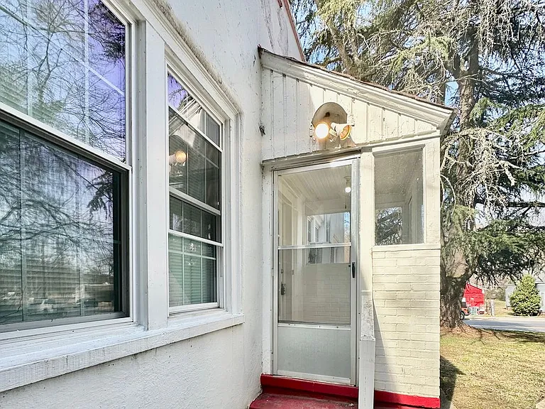 405 E Elm St — Photo 23