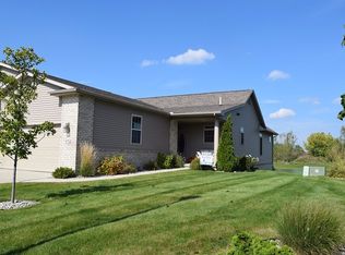 574 Hampton Rd, Essexville, MI