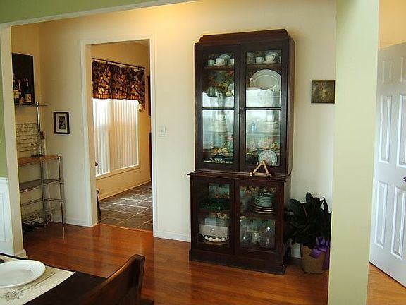 3rd image of 2627 Woodford Ln