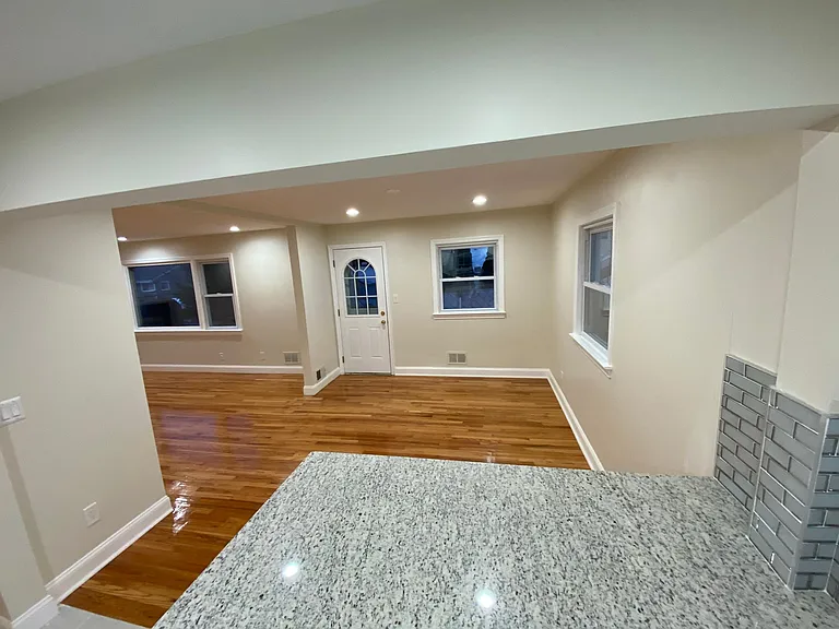 211 Hillside Ave — Photo 5
