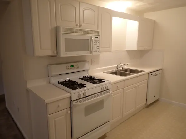 233 Bacon St #2, Waltham, MA 02451