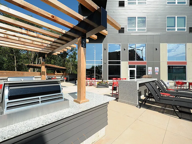 Red44 Luxury Apartments | Specials Available — Photo 10
