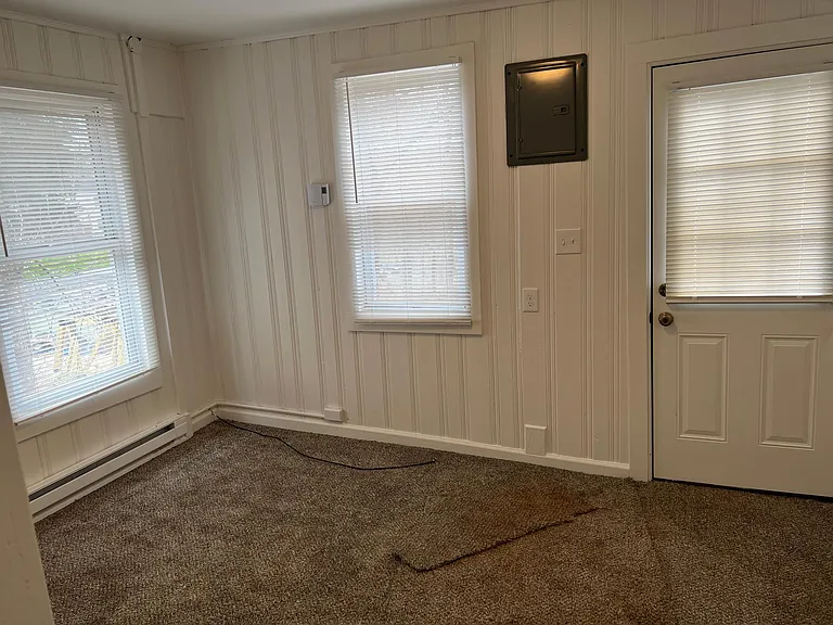 815 Frenchtown Rd — Photo 10