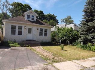 8 South Rd, Central Islip, NY 11722