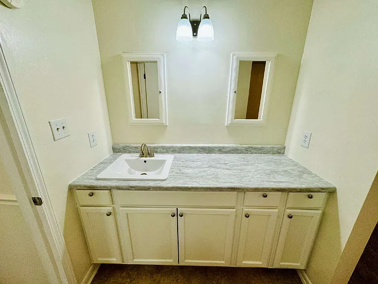 1009 Louisburg Pl — Photo 16