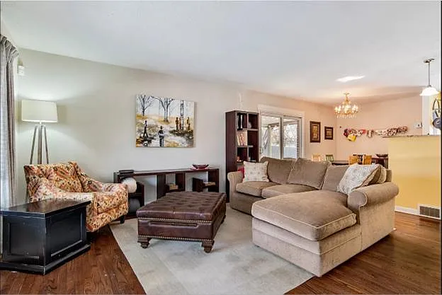 3 bed, 2151 sqft, $3,000 — Photo 2