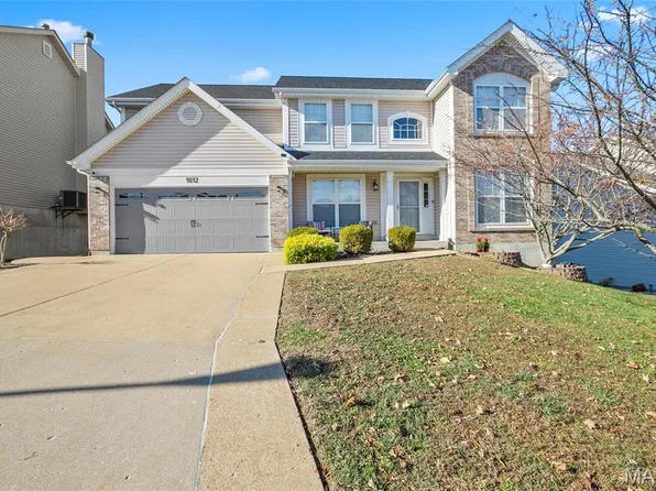 1012 Baypointe Dr, Imperial, MO 63052
