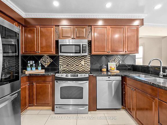 5th image of 53 Howes St