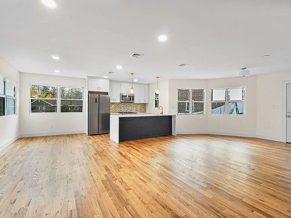 3rd image of 1265 Lohengrin Pl