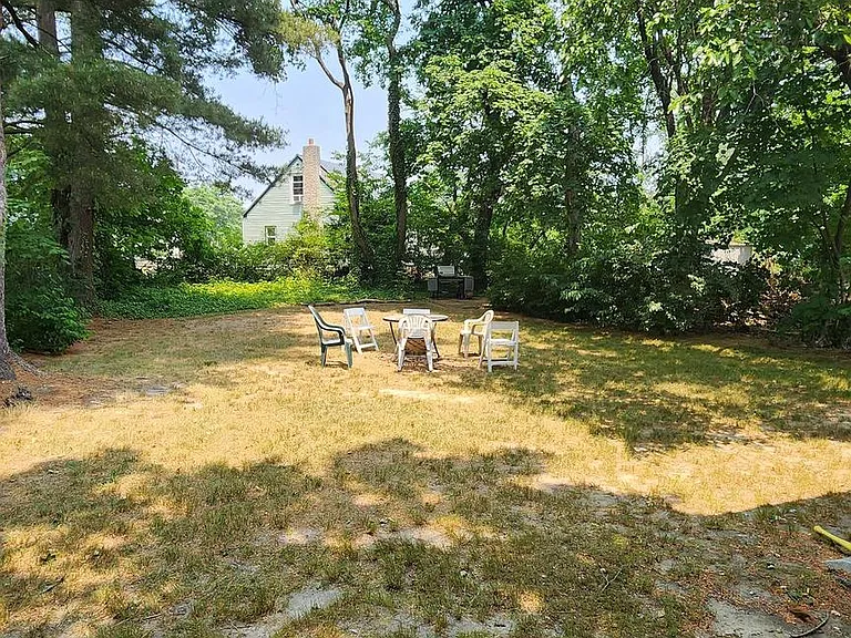225 Deptford Rd — Photo 2