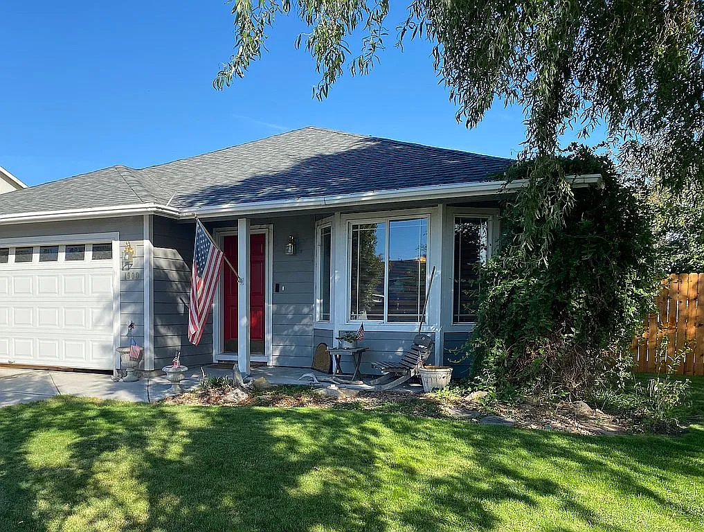 1909 Leanne Ave photo 1