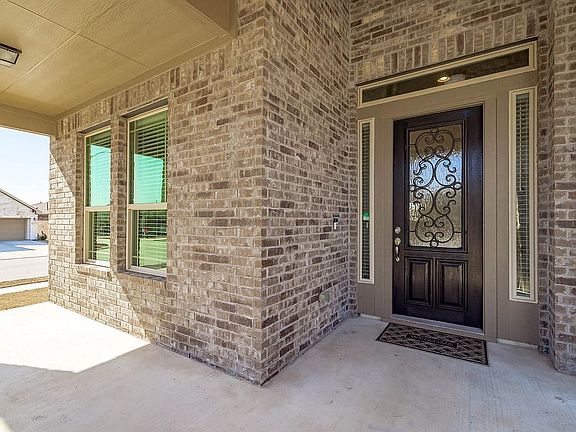 3rd image of 2445 Merton Dr