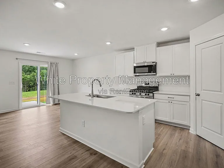 319 W 18th St — Photo 5