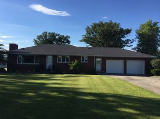 410 Woodlawn Dr, Wapakoneta, OH 45895