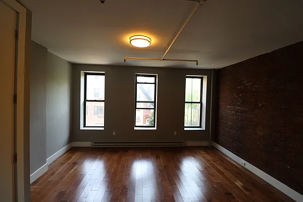 Rented by Bruma Realty LLC | media 16