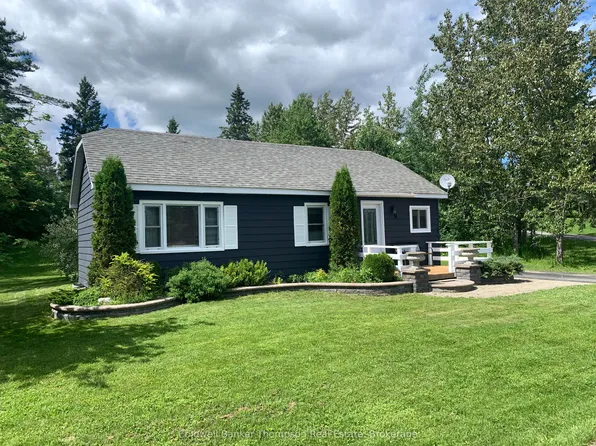 8 Park St, Sundridge, ON P0A 1Z0