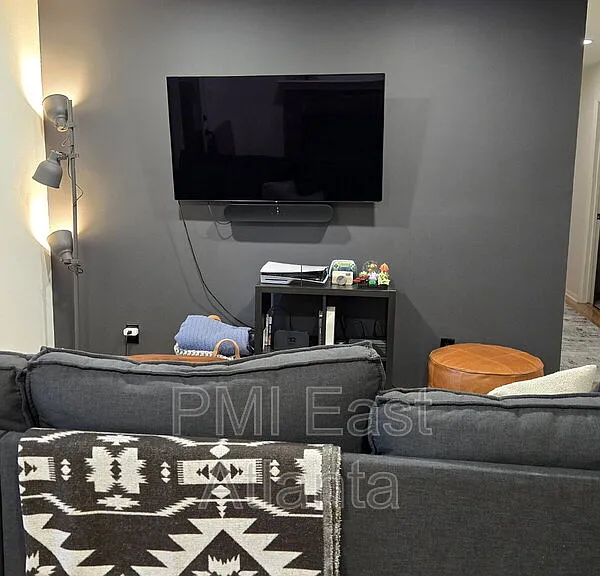 512 Tuxworth Cir — Photo 3
