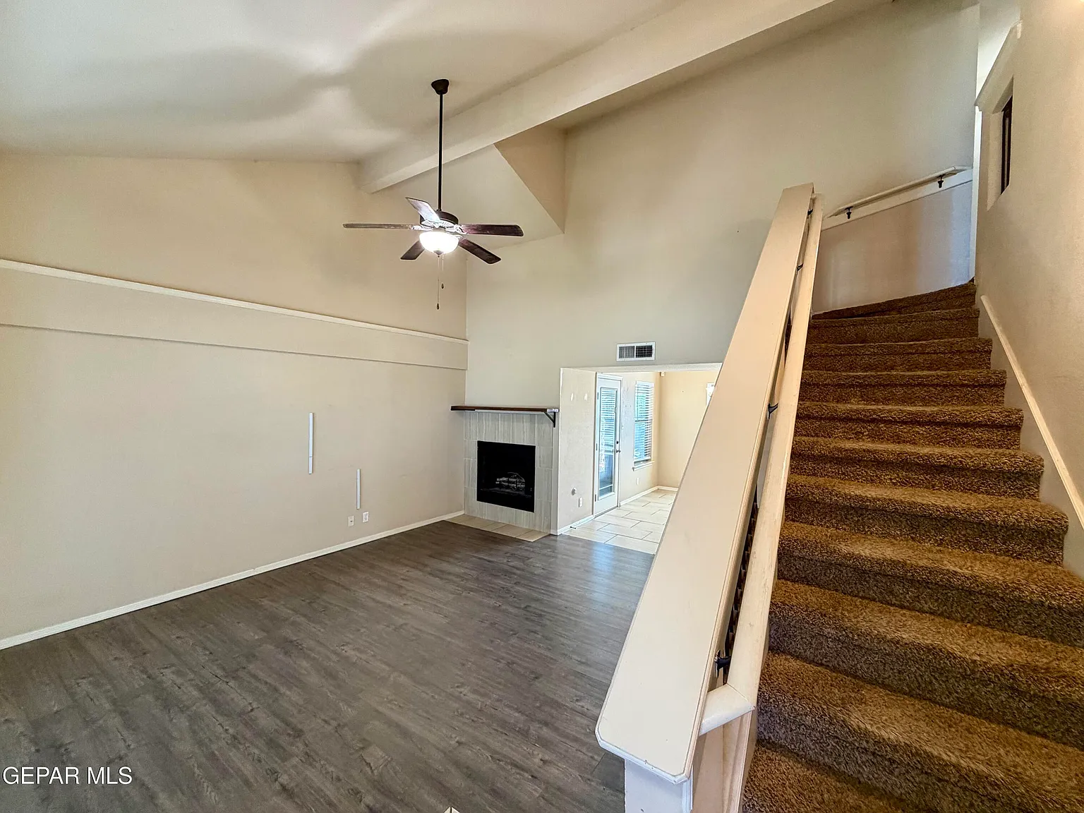 3 bed, 2.5 bath, 1277 sqft, $1,550 — Photo 2