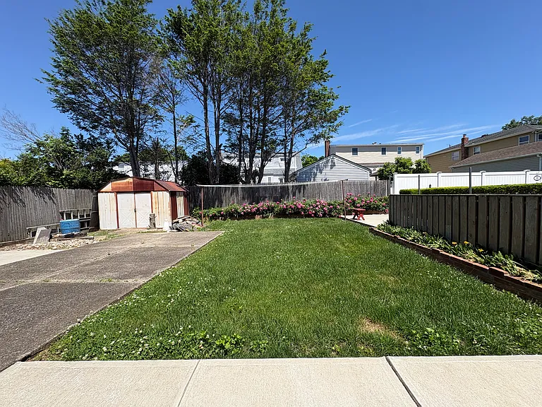 Evans Ave — Photo 22