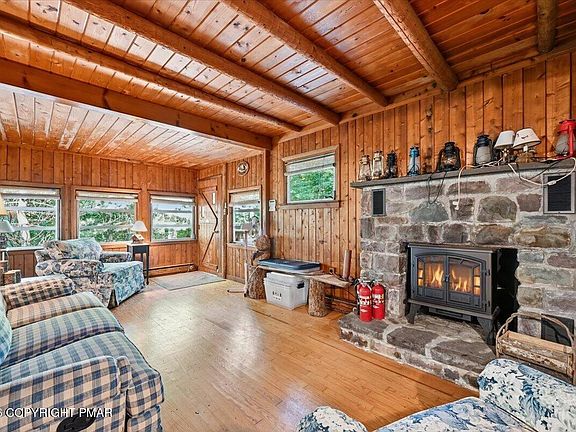5th image of 130 Rose Ln