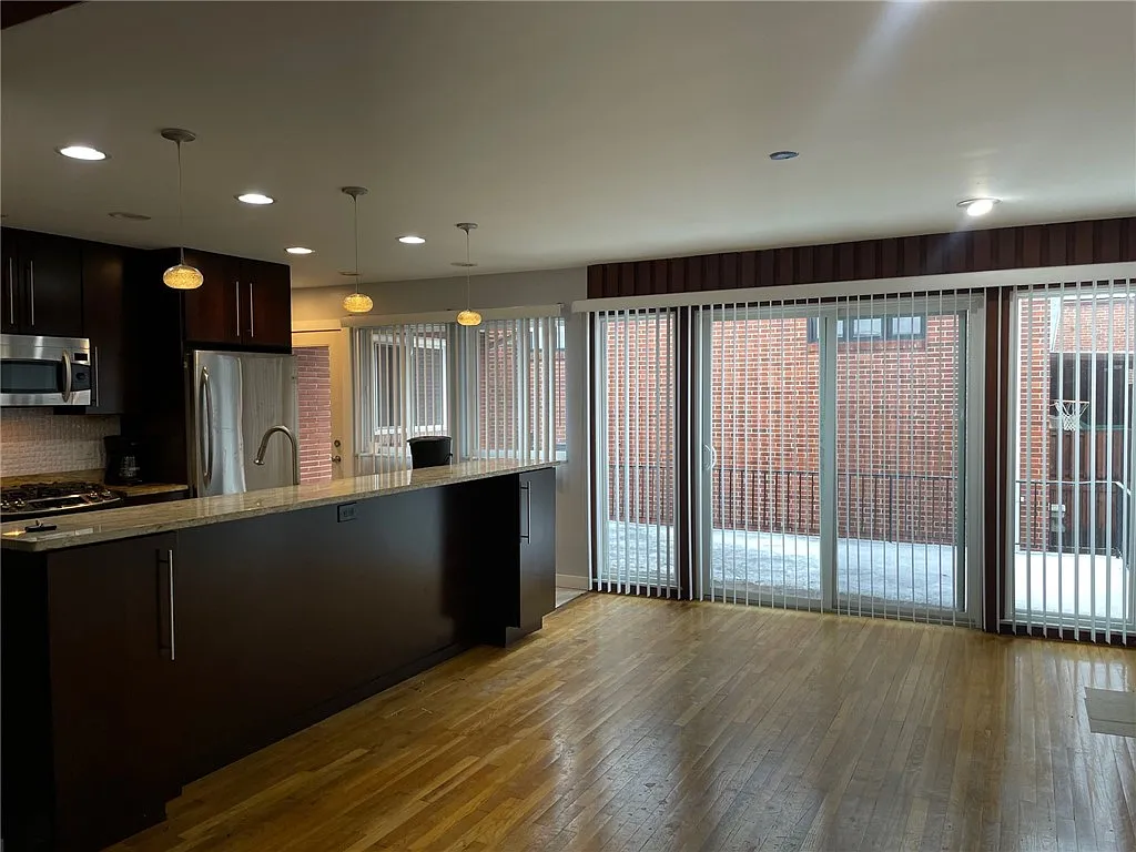 3 bed, 2.5 bath, 1478 sqft, $3,695 — Photo 4