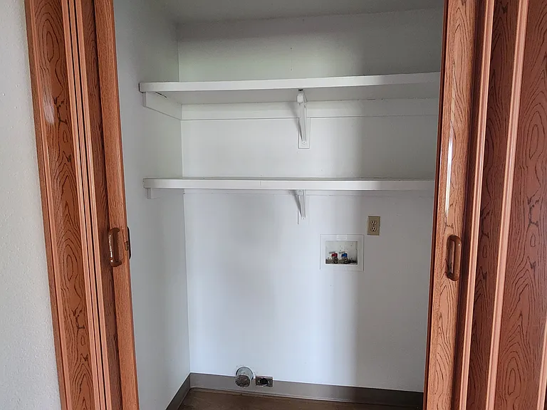 524 W Oak St — Photo 5
