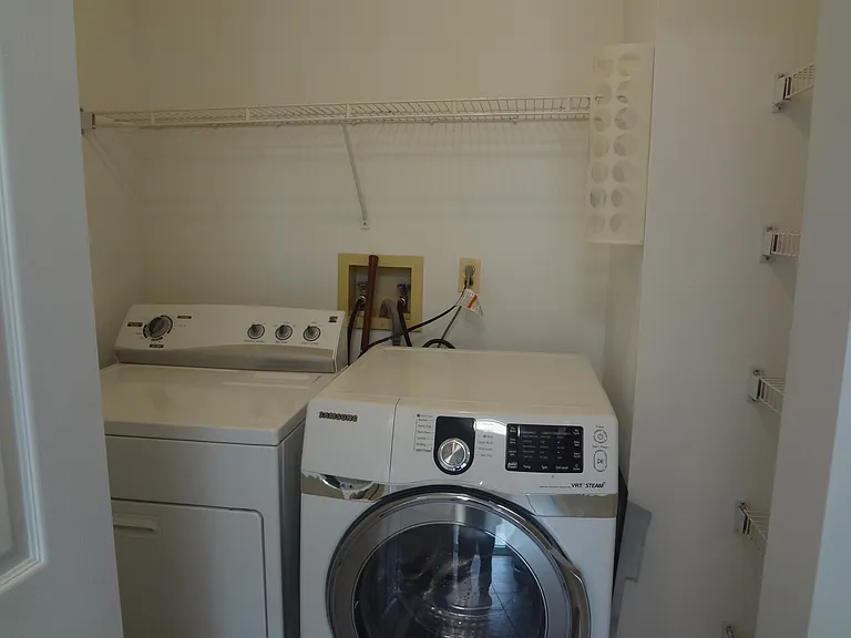 220 Brett Cir #B — Photo 12