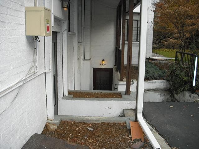 2nd image of 122 E Rockwood Blvd #B