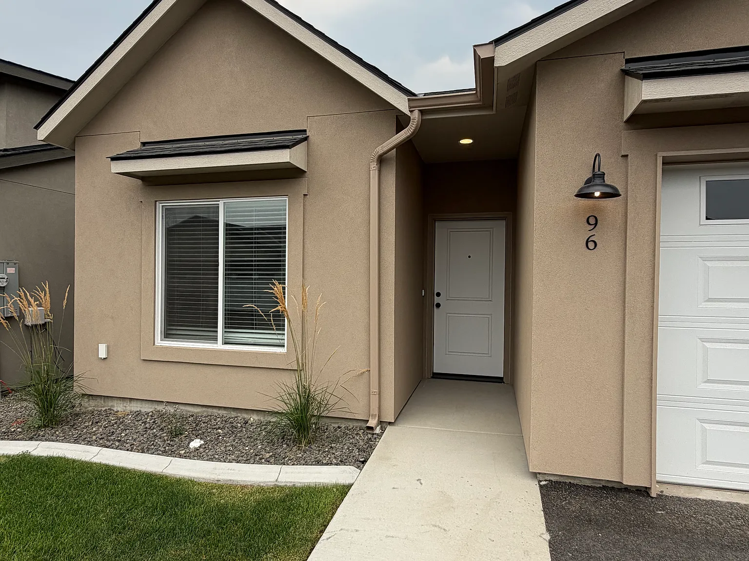 2 bed, 1048 sqft, $1,850 — Photo 2