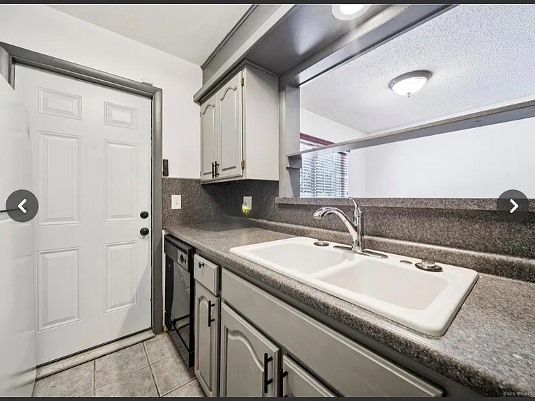 4808 S Victor Ave #A — Photo 8