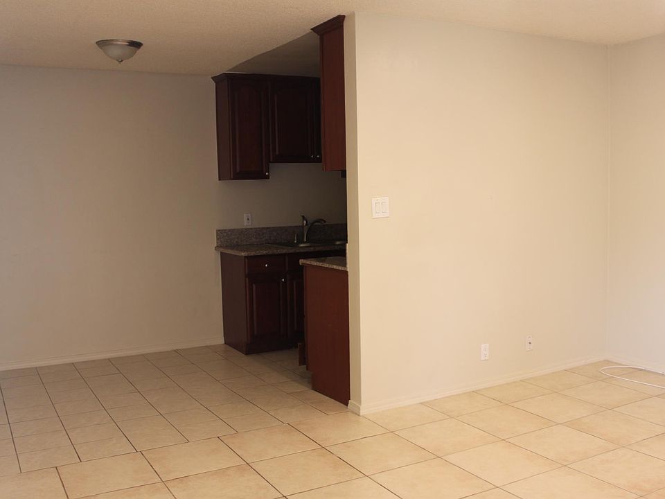 1st image of 9222 S Budlong Ave APT 7