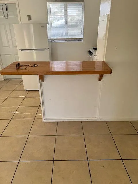 211 Sunrise Ave — Photo 2