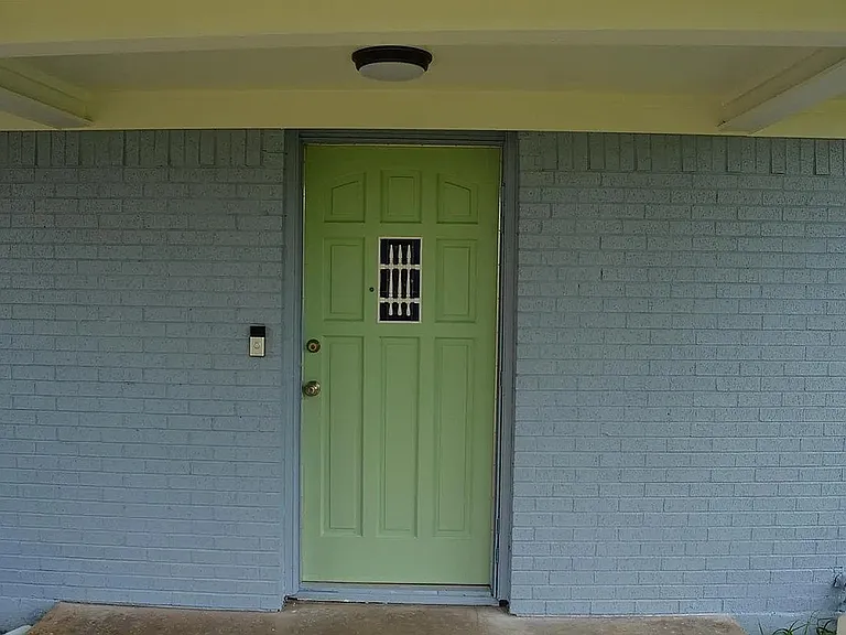 306 E Cook St — Photo 13