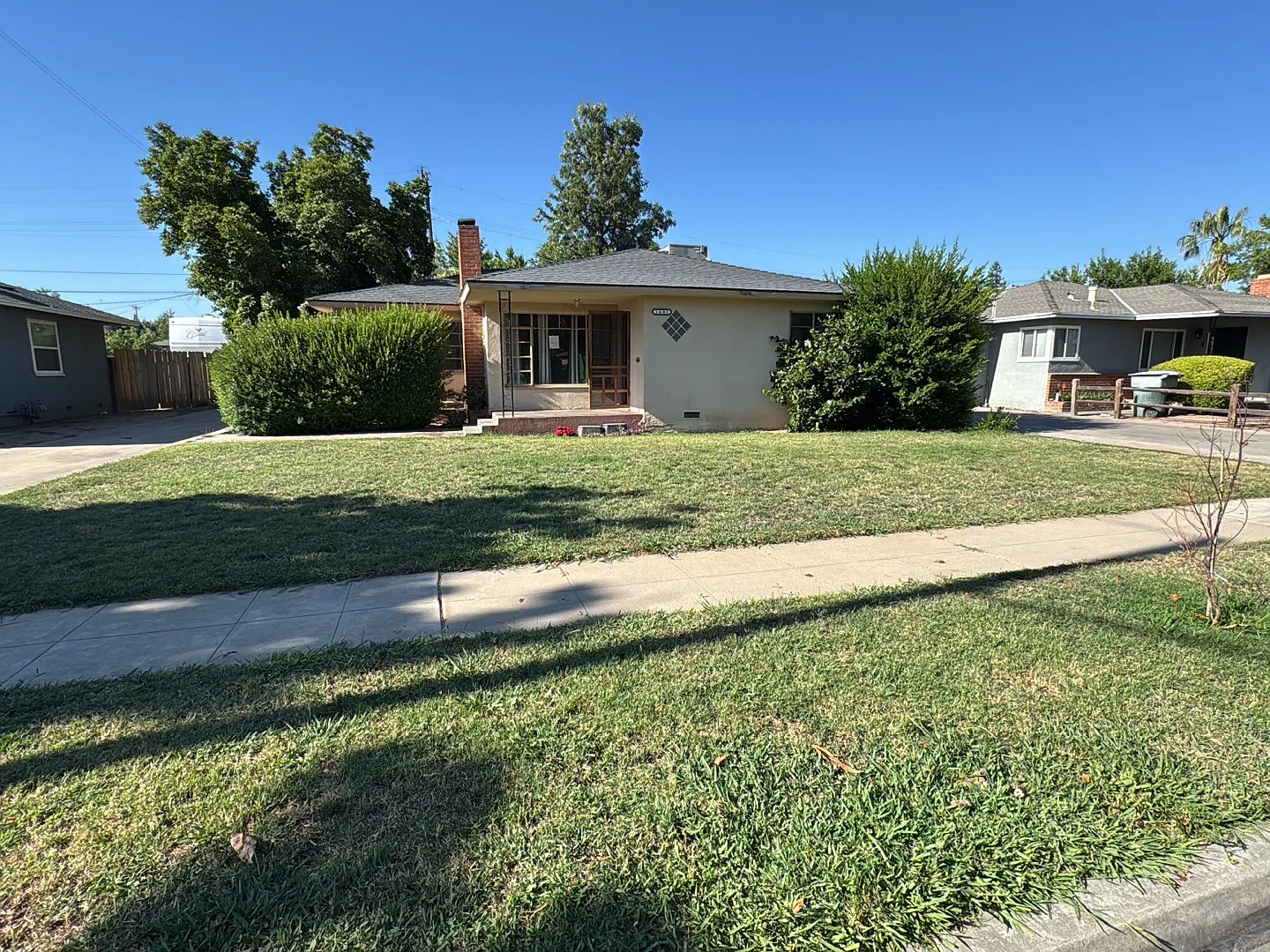3 bed, 1.5 bath, 1389 sqft, $2,095 — Photo 1
